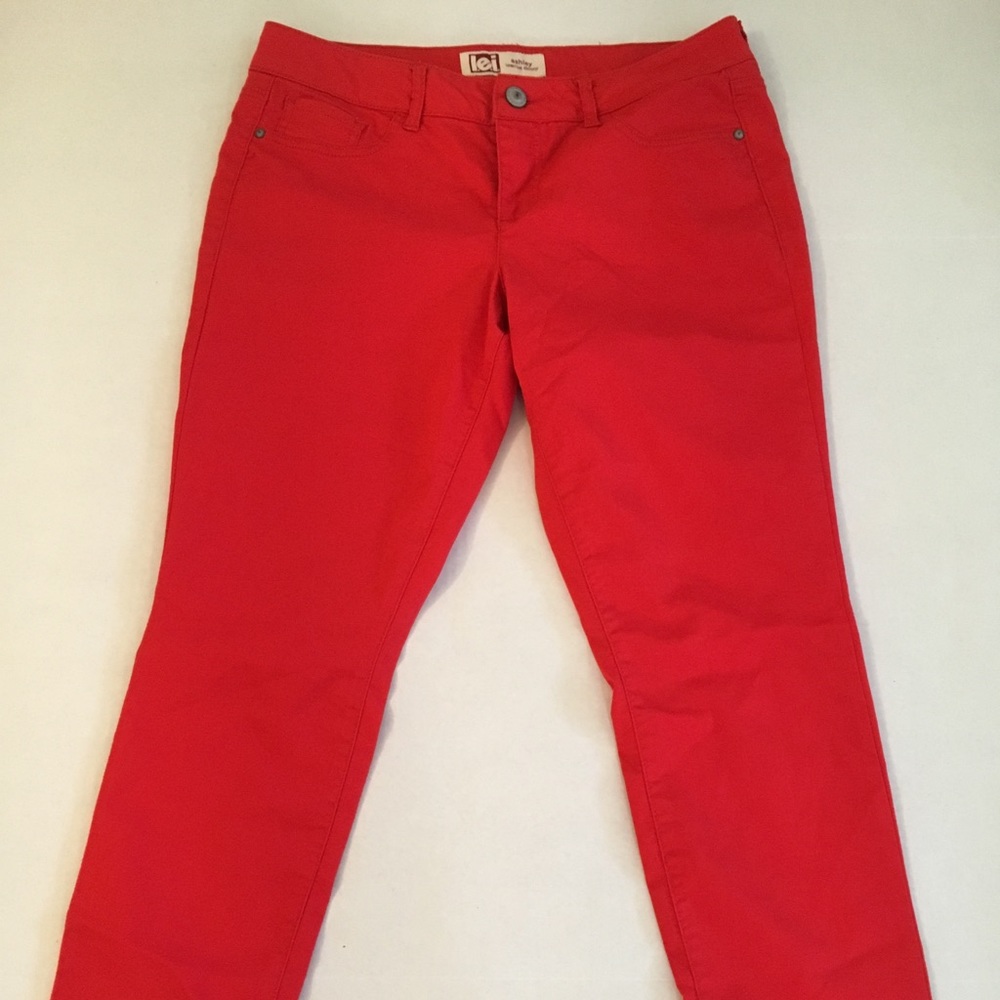Bright Red Junior light weight jeans. Size 15.